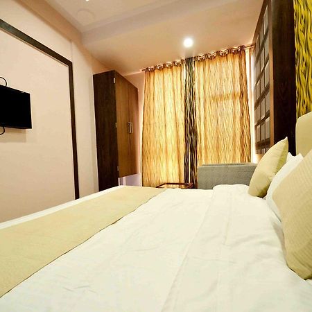 Oyo 2403 Hotel Aamantran Avenue Ujjain Exterior photo