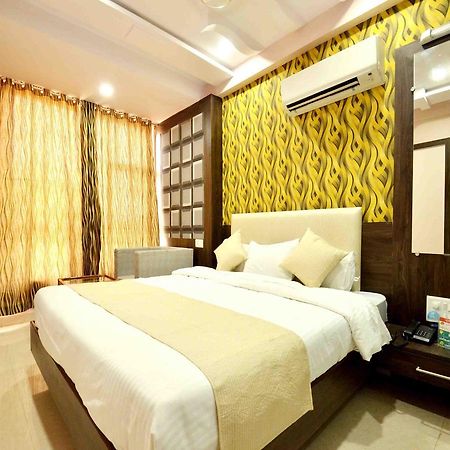 Oyo 2403 Hotel Aamantran Avenue Ujjain Exterior photo