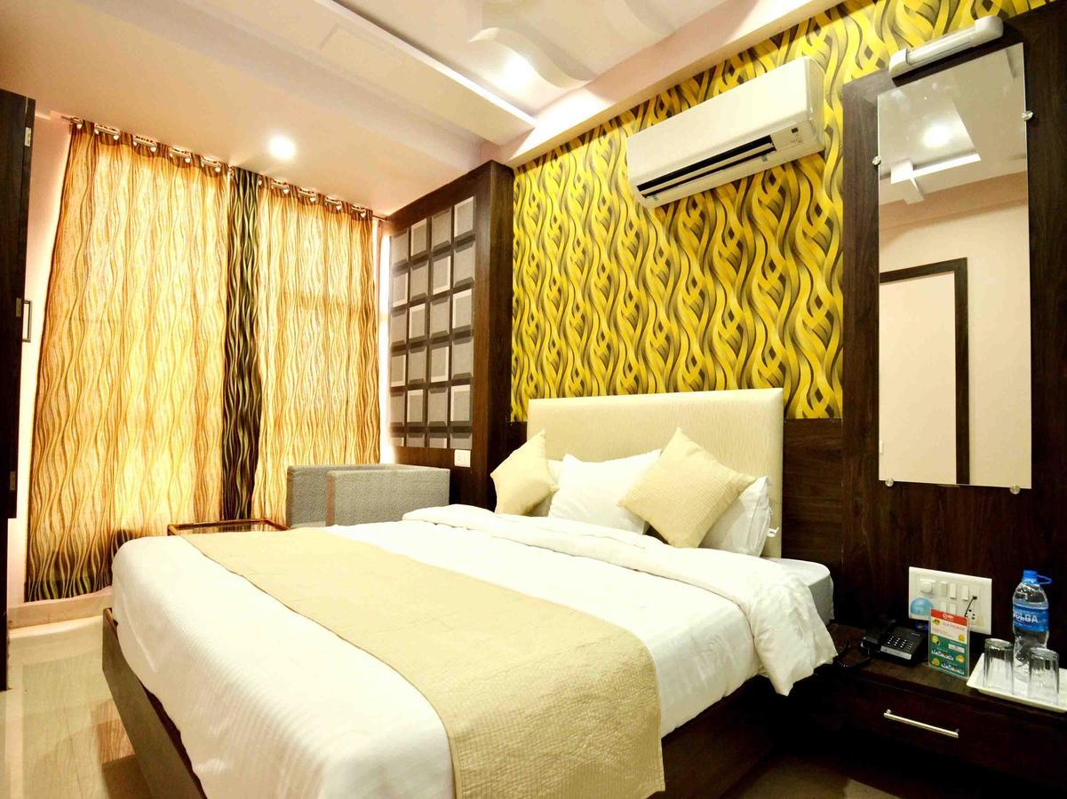 Oyo 2403 Hotel Aamantran Avenue Ujjain Exterior photo