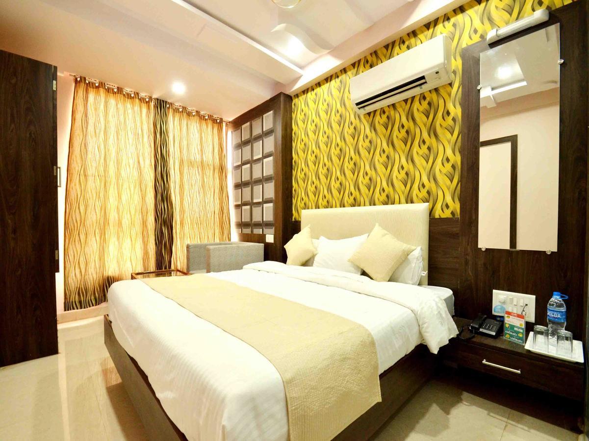 Oyo 2403 Hotel Aamantran Avenue Ujjain Exterior photo